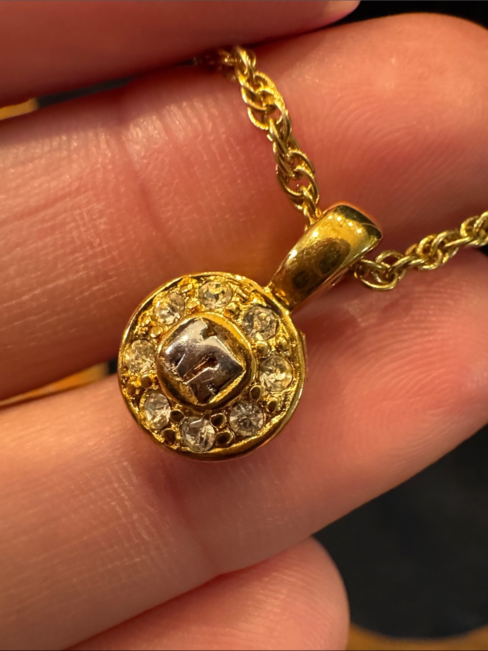 Nina Ricci Vintage Gold-Tone Pendant Necklace with Crystal - Picture 4 of 4